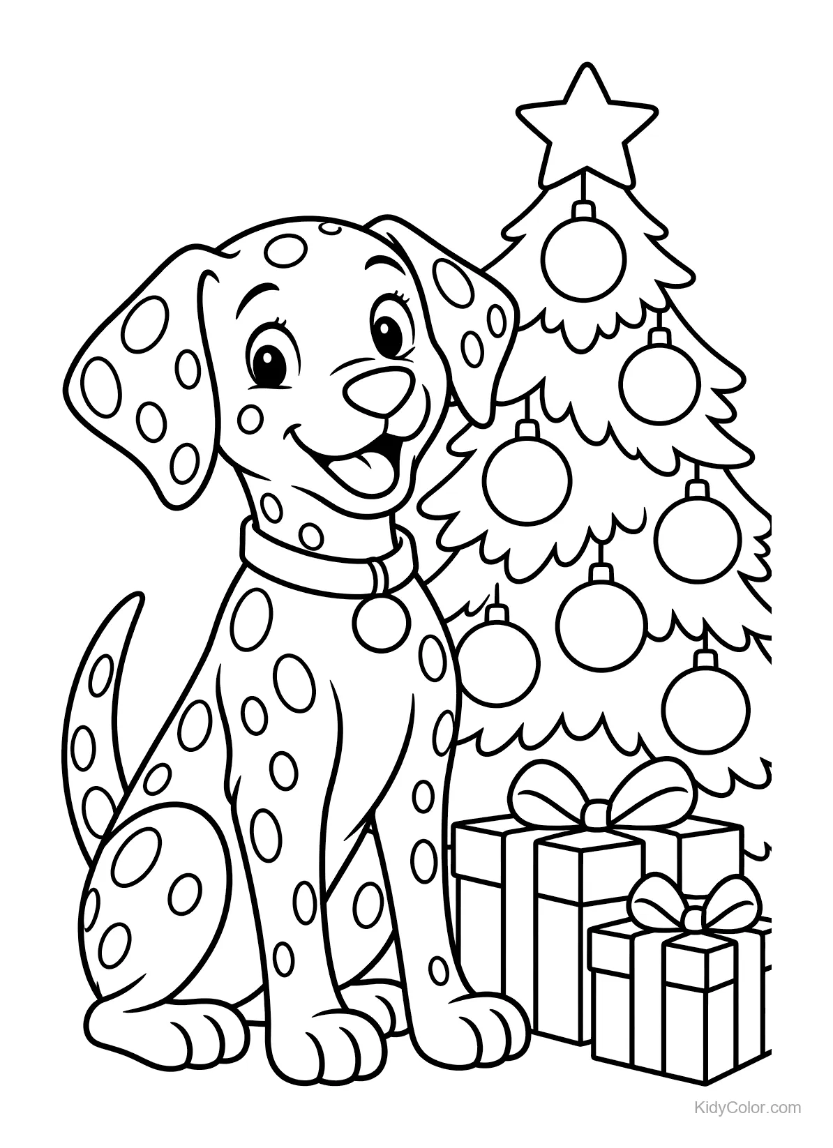 Dalmatien assis à côté d'un sapin de Noël décoré avec des cadeaux.
