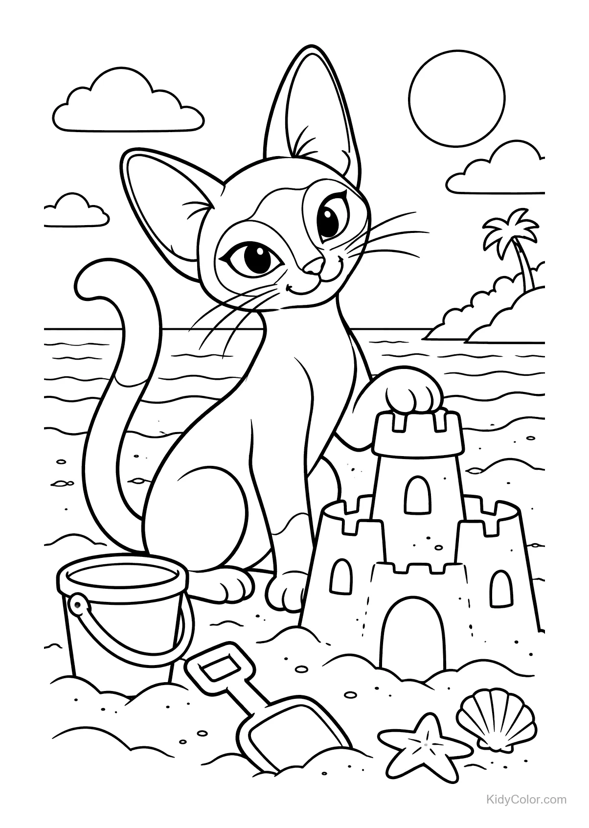 Siamkatze baut am Strand eine Sandburg mit Eimer und Schaufel.