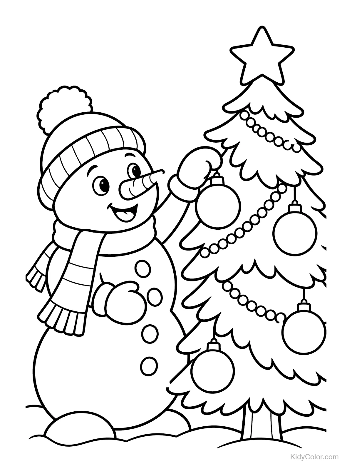 Schneemann hängt Kugeln an einen Weihnachtsbaum.